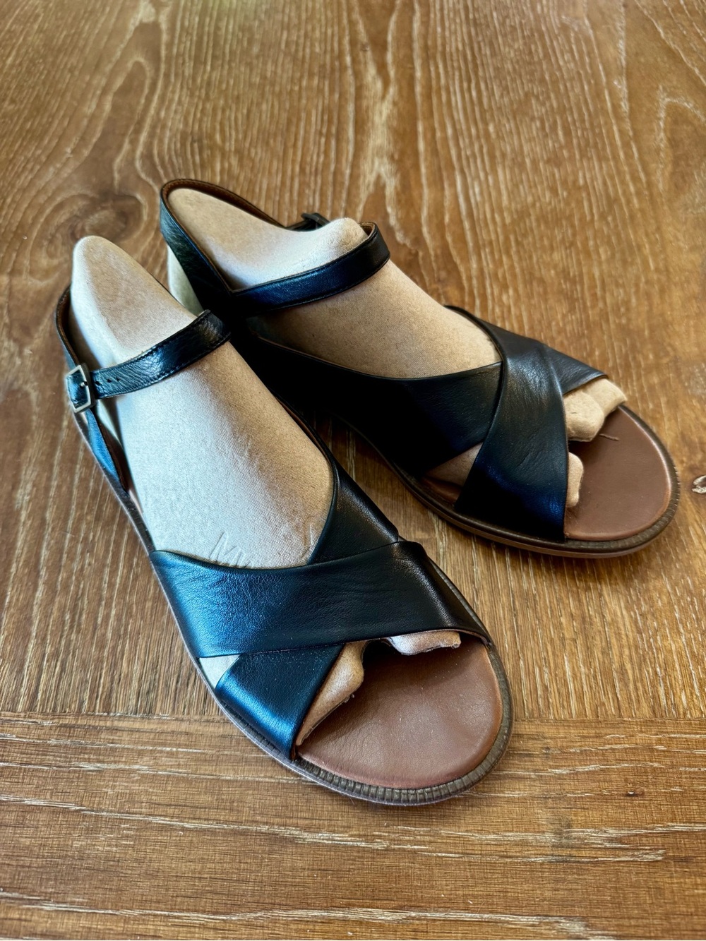 Bueno Harmony black flat sandals 8 - Picture 2 of 13